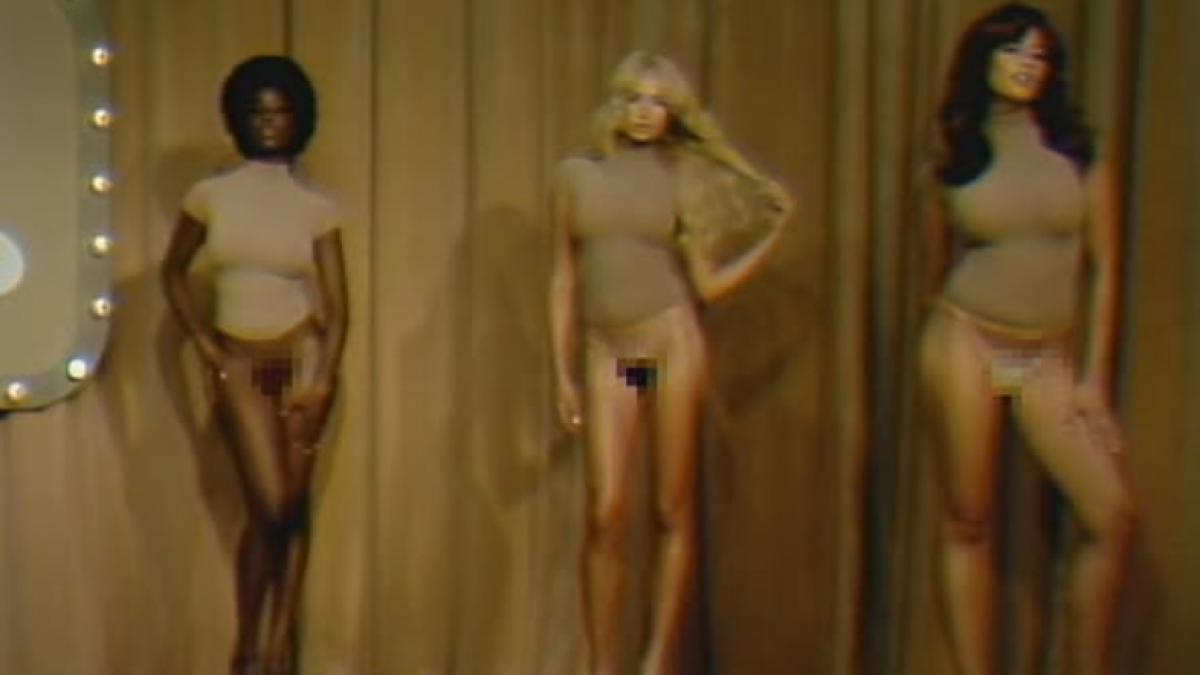 kim kardashian socheaza din nou si lanseaza un model de bikini cu par pubian cum arata lenjeria intima