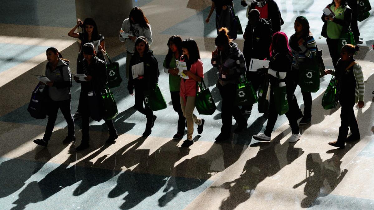 o studenta a dat in judecata facultatea din arad care i a cerut 32 000 de euro pentru un transfer acum a primit decizia judecatorilor