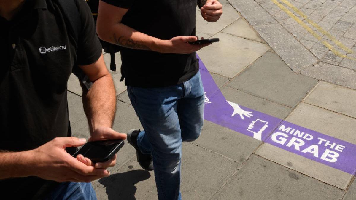 80 000 de telefoane furate intr un singur an cum s a transformat londra intr o fabrica mondiala de iphone uri furate