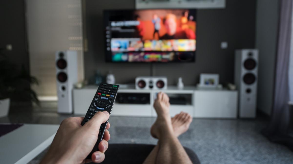 cum se alege diagonala pentru tv in functie de distanta pana la canapea recomandarile specialistilor ca sa nu avem probleme cu spatele