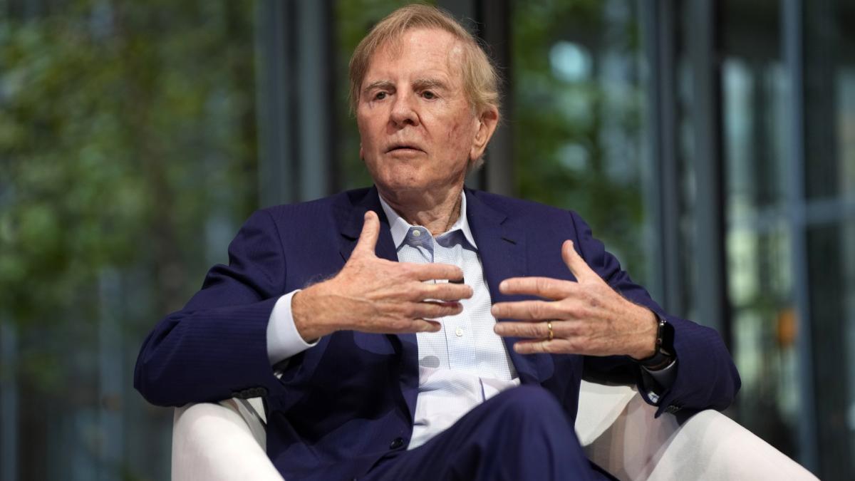 fostul ceo al apple avertizeaza ca producatorul iphone are primul concurent real dupa zeci de ani