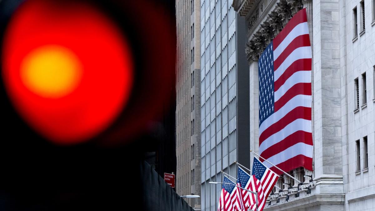o noua recesiune bate la usa avertizeaza economisti de la cele mai mari banci din lume america se apropie incet de faliment