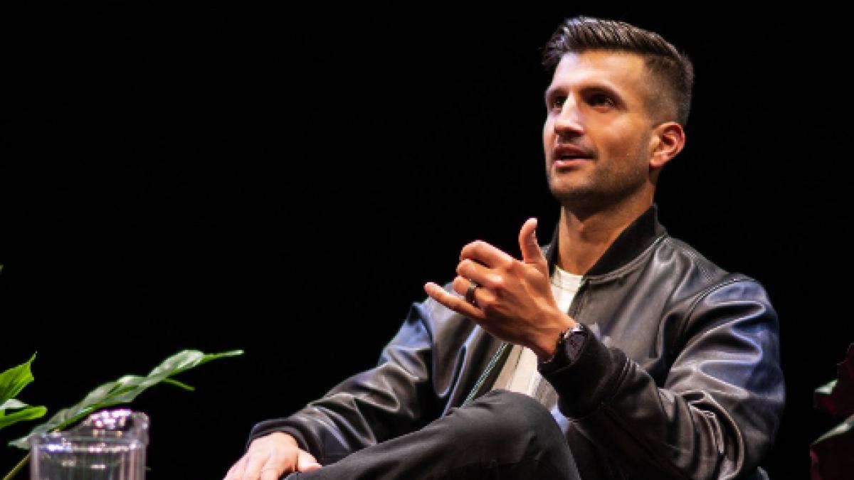 pana la 30 de ani a obtinut tot ce si a dorit succes bani casa masina apoi si a dat seama ca tot ce facea era gresit