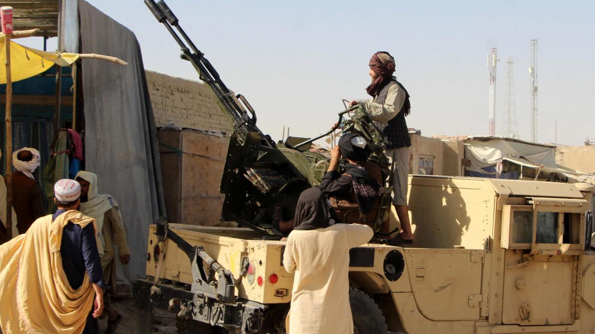 talibanii merg sa discute pacea cu pakistanezii la doha dupa o saptamana de lupte intense la granita