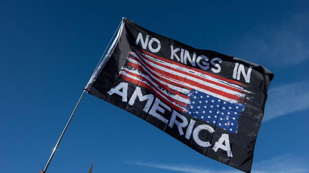 trupele garzii nationale sunt in stare de alerta peste 2 500 de proteste anti trump sunt asteptate in toata america