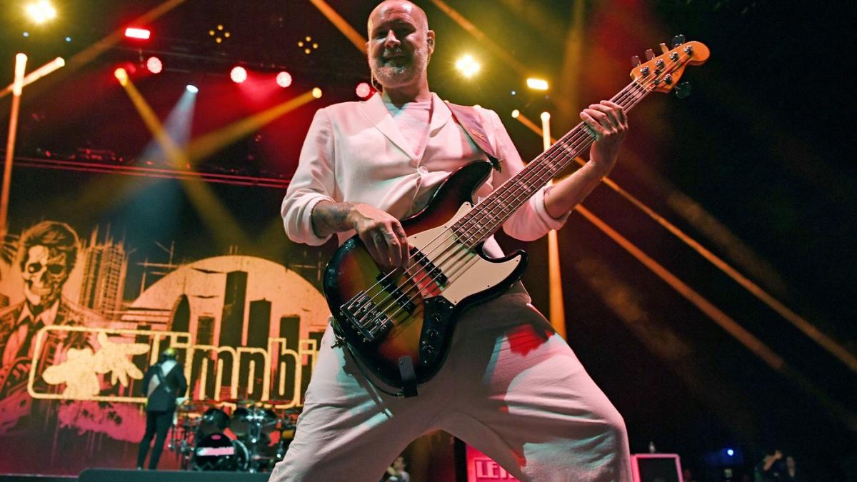 a murit sam rivers basistul de la limp bizkit la varsta de 48 de ani trupa a transmis ca era sufletul din sunet