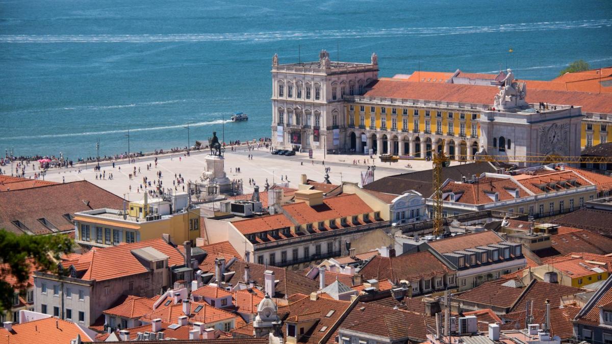 la 41 de ani alex a renuntat la salariul urias si s a mutat in cea mai buna tara pentru pensionari economisesc 4 200 de euro lunar