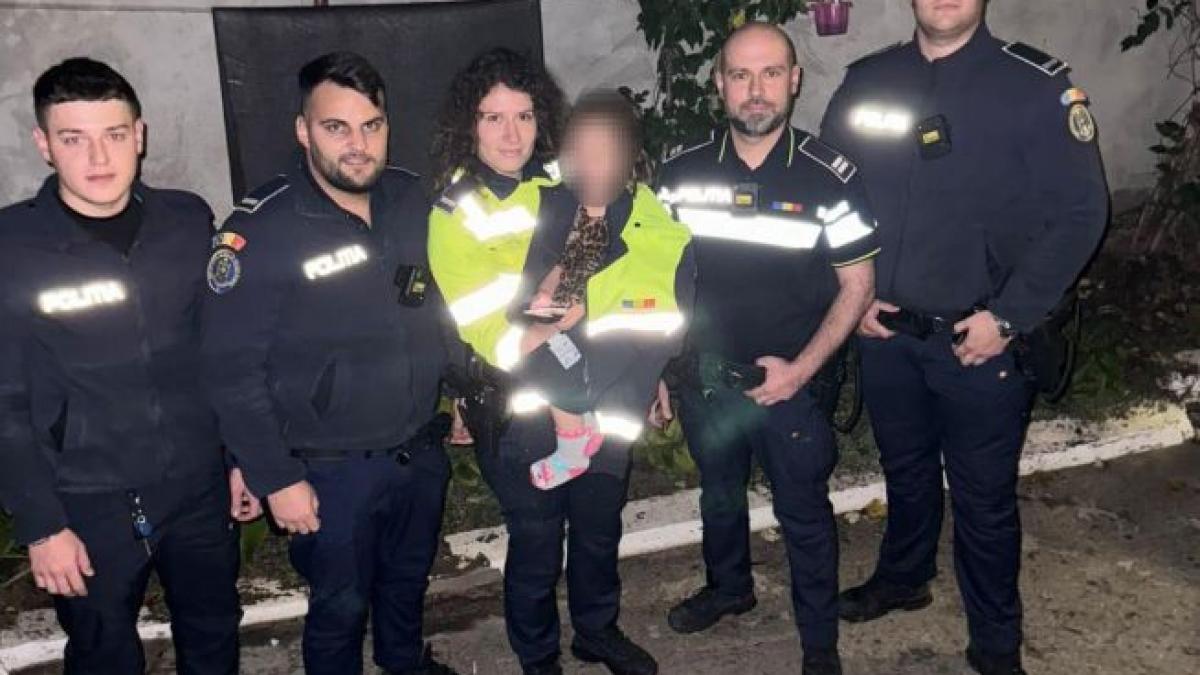o fetita de trei ani desculta si doar in rochie gasita ratacind pe o strada din braila povestea ei i a impresionat pe politisti