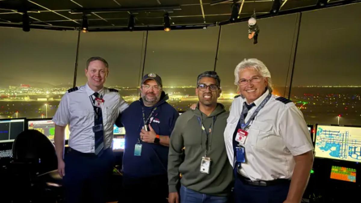 pilotii si stewardesele le trimit mancare gratuit controlorilor de trafic care lucreaza fara salariu din cauza blocajului din sua