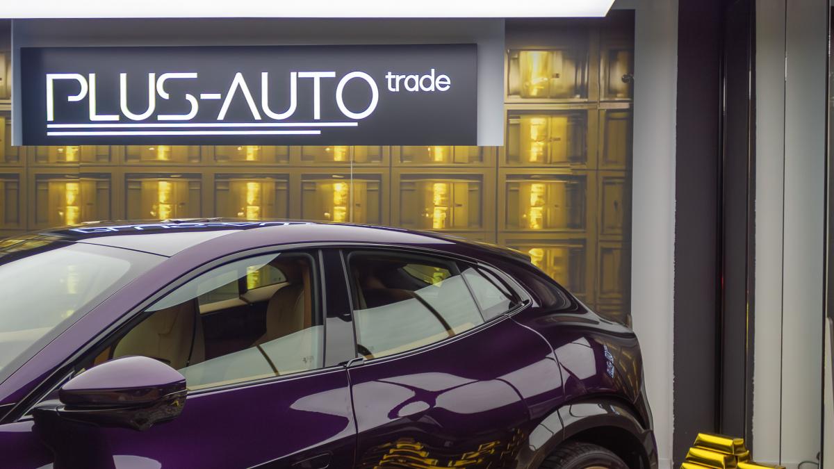 plus autotrade a inaugurat un showroom spectaculos in cluj ferrari lamborghini si rolls royce vedetele serii