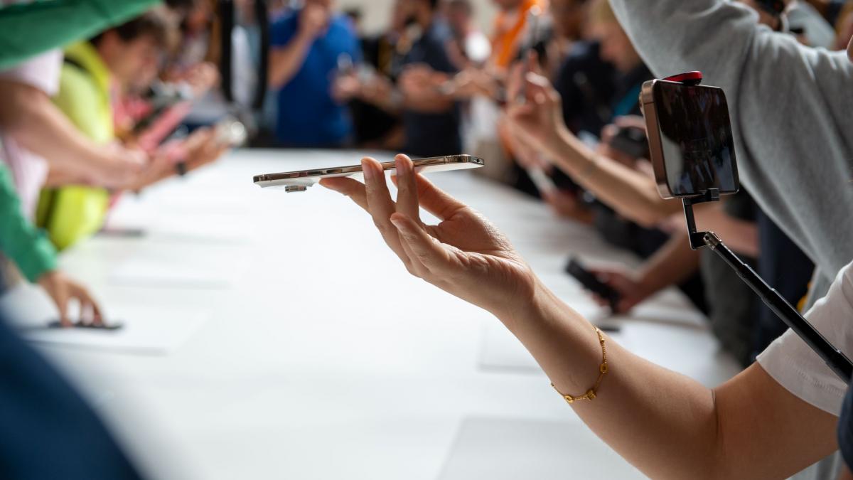 primul iphone pliabil mai ieftin decat se aticipa cand ar urma sa fie lansat cel mai asteptat smartphone