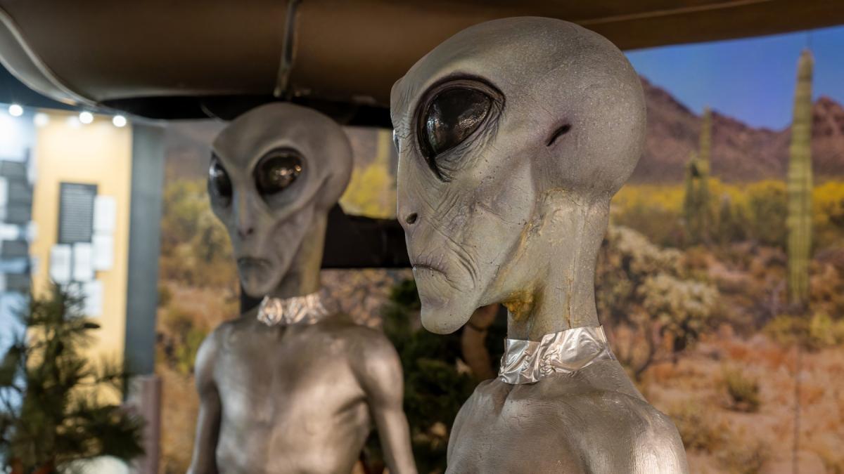 sondaj inscop 26 dintre romani cred ca omul nu a ajuns pe luna 22 spun ca extraterestrii au vizitat pamantul dar guvenele ne mint