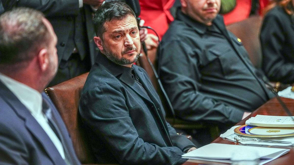 zelenski dezvaluie cine i a cerut la casa alba sa i dea lui putin donbasul daca eu trec in constitutie regiuni din rusia ei pleaca