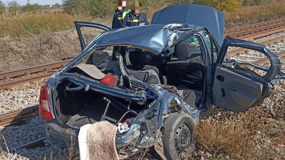 accident feroviar grav in gaesti o masina a fost lovita de un tren soferul a murit mai multi calatori au fost raniti