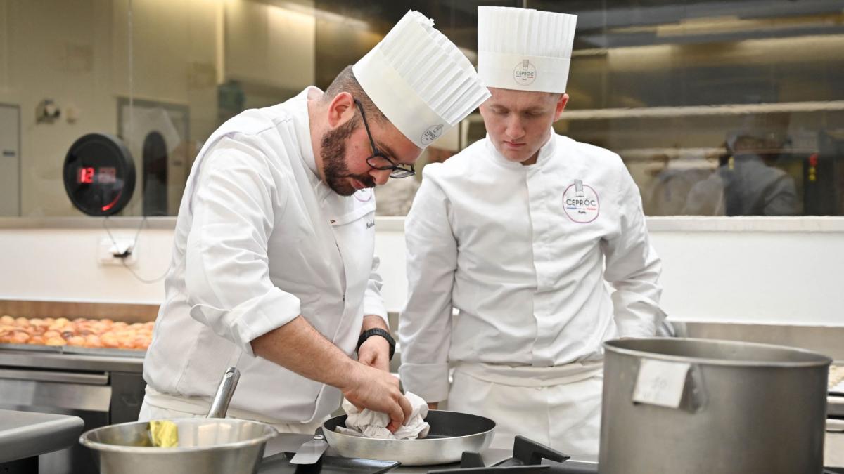 firmele care angajeaza persoane de peste 30 ani pentru a le califica vor primi o subventie lunara de 2 250 lei pe ucenic