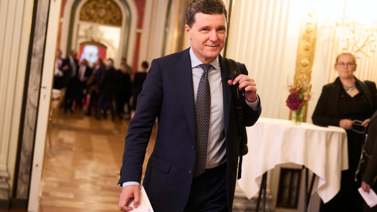 nicusor dan raspunde la intrebarile romanilor mai crede presedintele ca psd este raul necesar