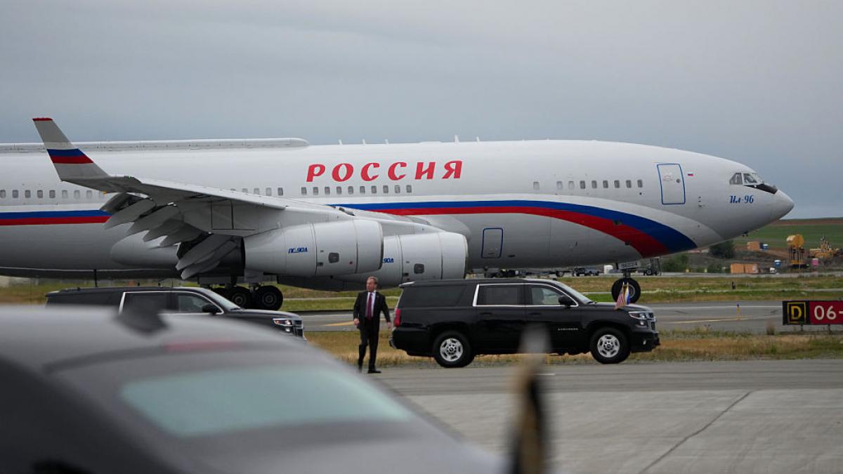 polonia il avertizeaza pe putin sa nu i survoleze spatiul aerian in drum spre budapesta pentru ca s ar putea sa l aresteze