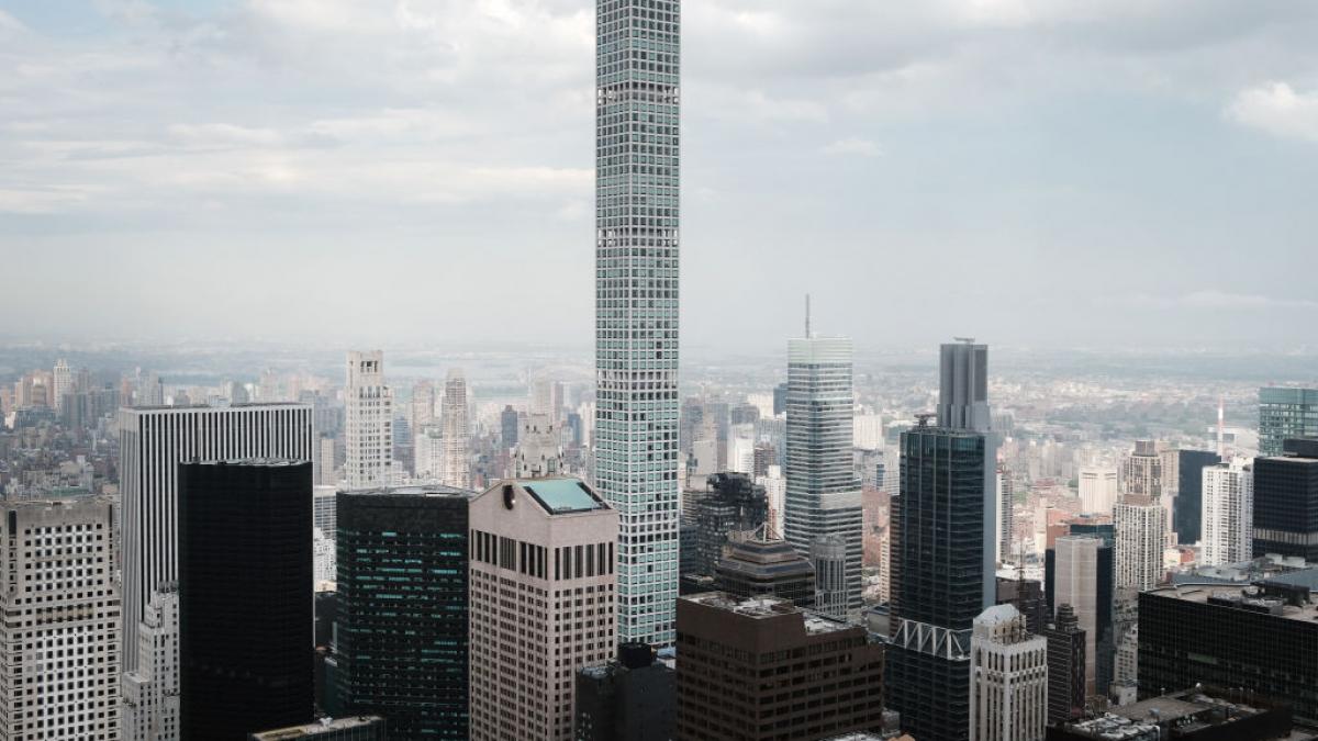 un zgarie nori de pe strada miliardarilor din new york este plin de crapaturi iar expertii sunt ingrijorati