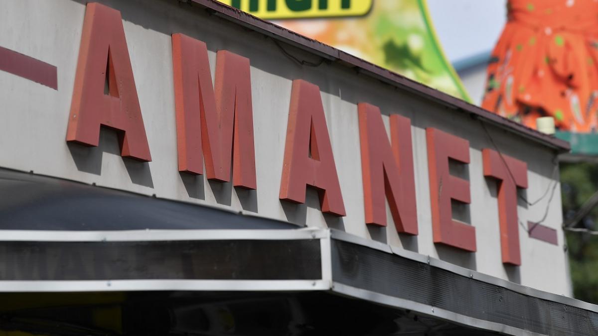 angajata unei case de amanet din timisoara a fost retinuta dupa ce s a descoperit ca fura bijuterii din aur si ulterior le amaneta