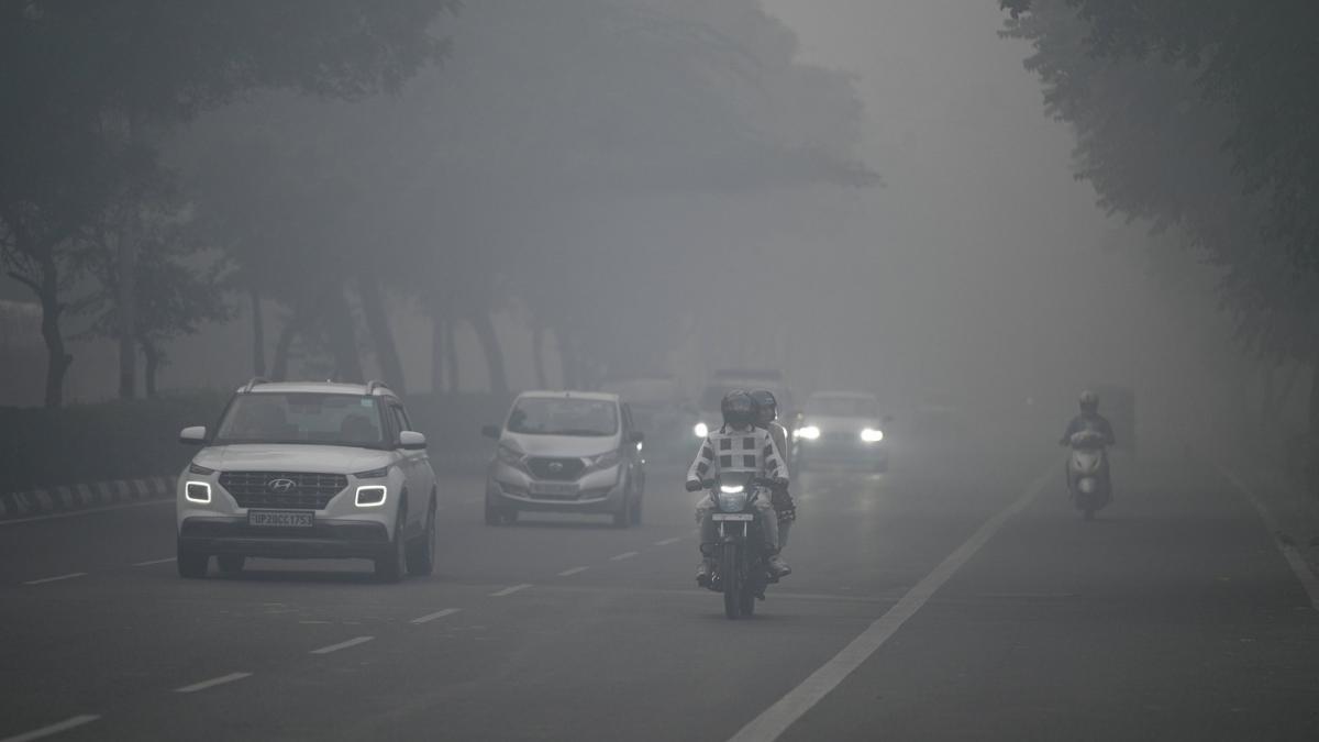 capitala care a ramas fara soare dupa festivalul luminilor totul e in intuneric iar aerul e plin de substante toxice