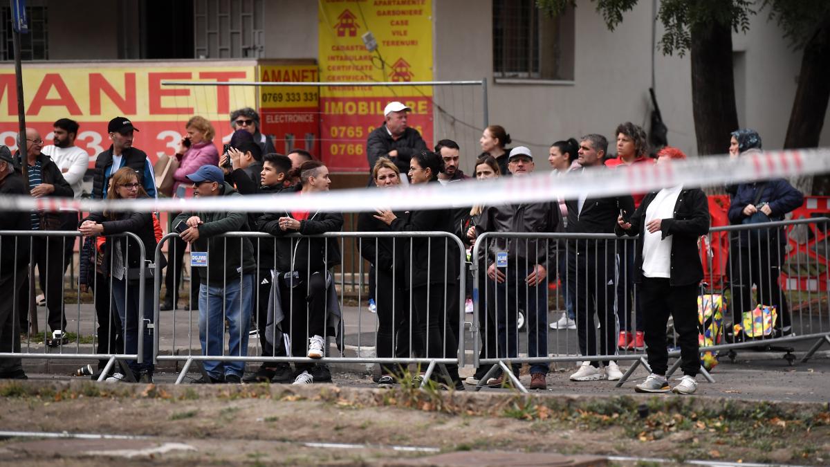 masuri de siguranta dupa explozia din rahova se monteaza garduri de protectie la blocurile afectate