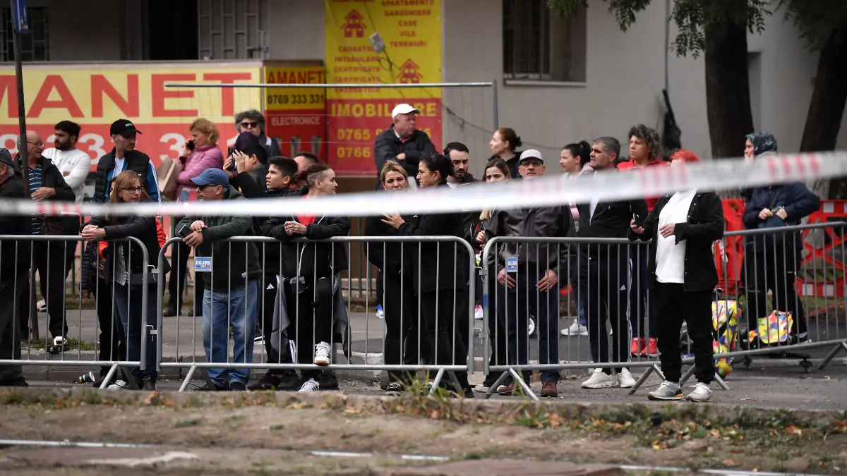 masuri de siguranta dupa explozia din rahova se monteaza garduri de protectie la blocurile afectate