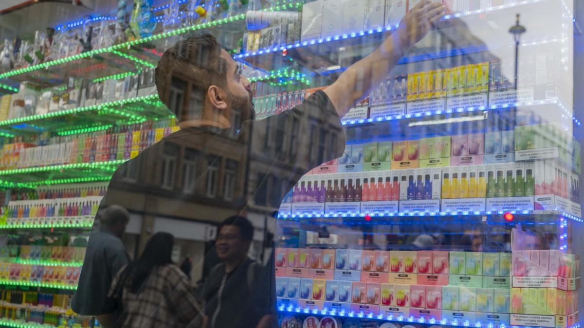 o tara vizitata si de romani a inasprit pedepsele pentru folosirea tigarilor electronice atentionare mae amenzi uriase sau inchisoare