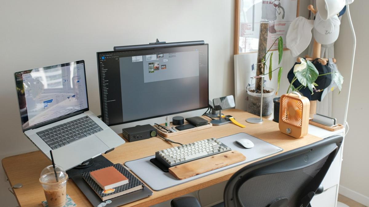 postura incorecta si ergonomia cum sa ti reorganizezi spatiul de lucru ca sa ti protejezi sanatatea