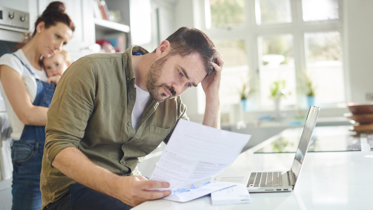 salariul minim acopera doar 45 din costul unui trai decent de cati bani are nevoie in fiecare luna o familie cu doi copii