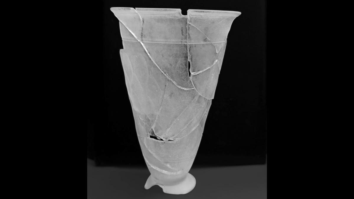 descoperire arheologica rara pe traseul autostrazii a8 o piesa antica de sticla a fost gasita intr un loc atribuit dacilor liberi