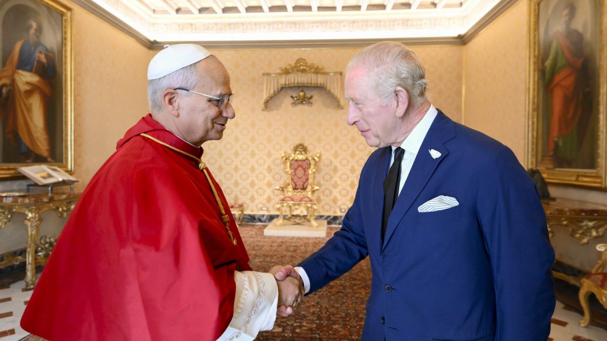 moment istoric la vatican regele charles si papa leon se vor ruga impreuna in capela sixtina o premiera dupa 500 de ani