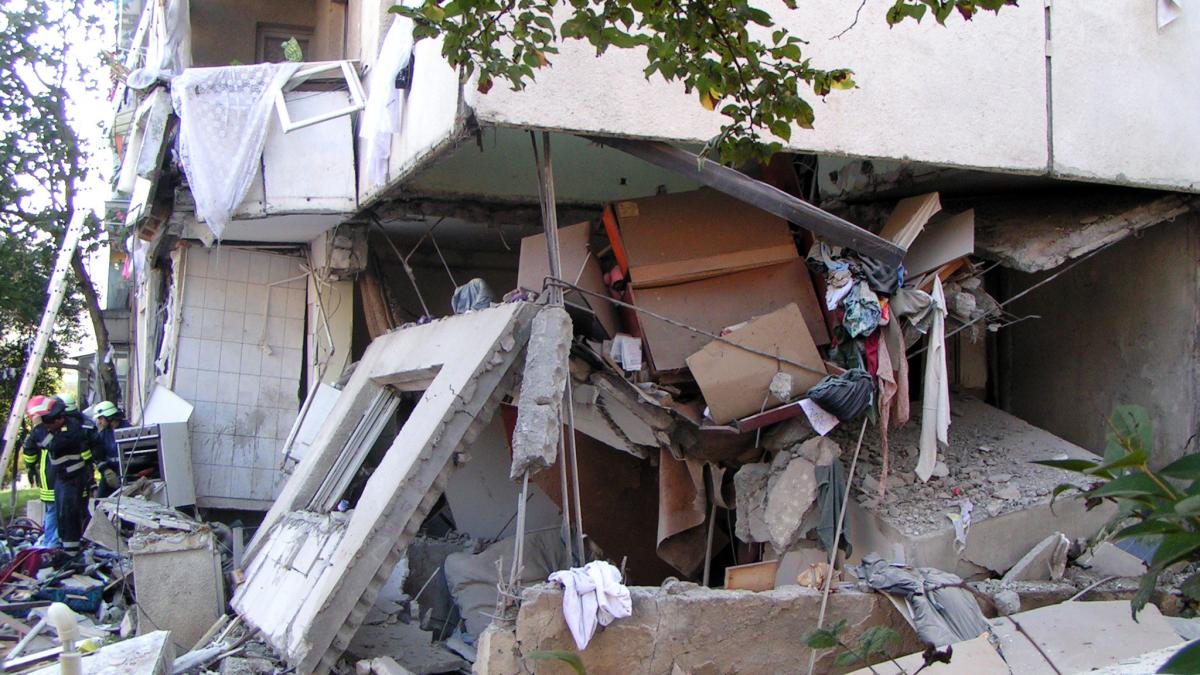 au pierdut totul in explozie dar tot ei au platit pentru reconstructia blocului statul le a oferit doar 2 000 de euro despagubire