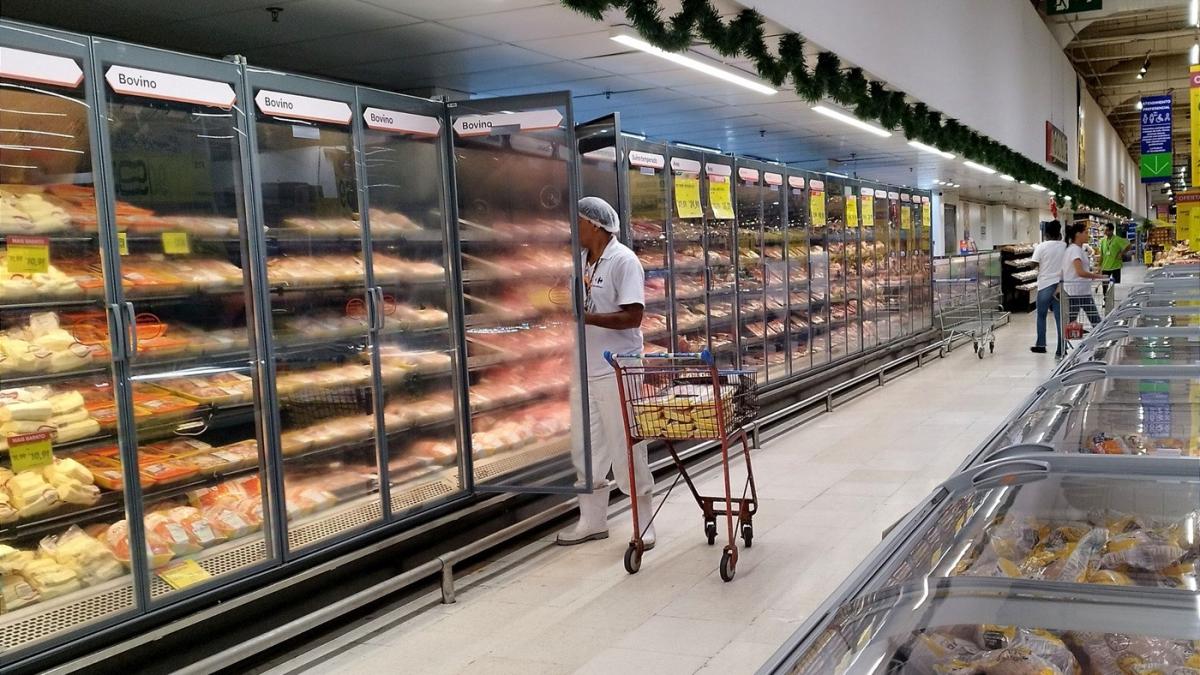 carrefour se pregateste sa isi vanda magazinele din romania decizie cu impact major pentru mii de angajati