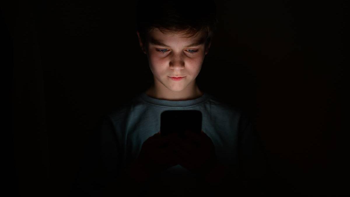 liderii ue sustin ideea unei varste minime pentru accesul pe retelele sociale dar nu vor o regula impusa de la bruxelles