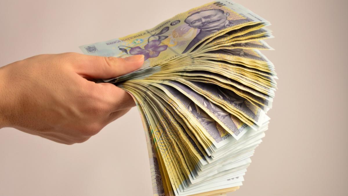 salariile din companiile de stat publicate in premiera ce directori castiga milioane de lei pe an