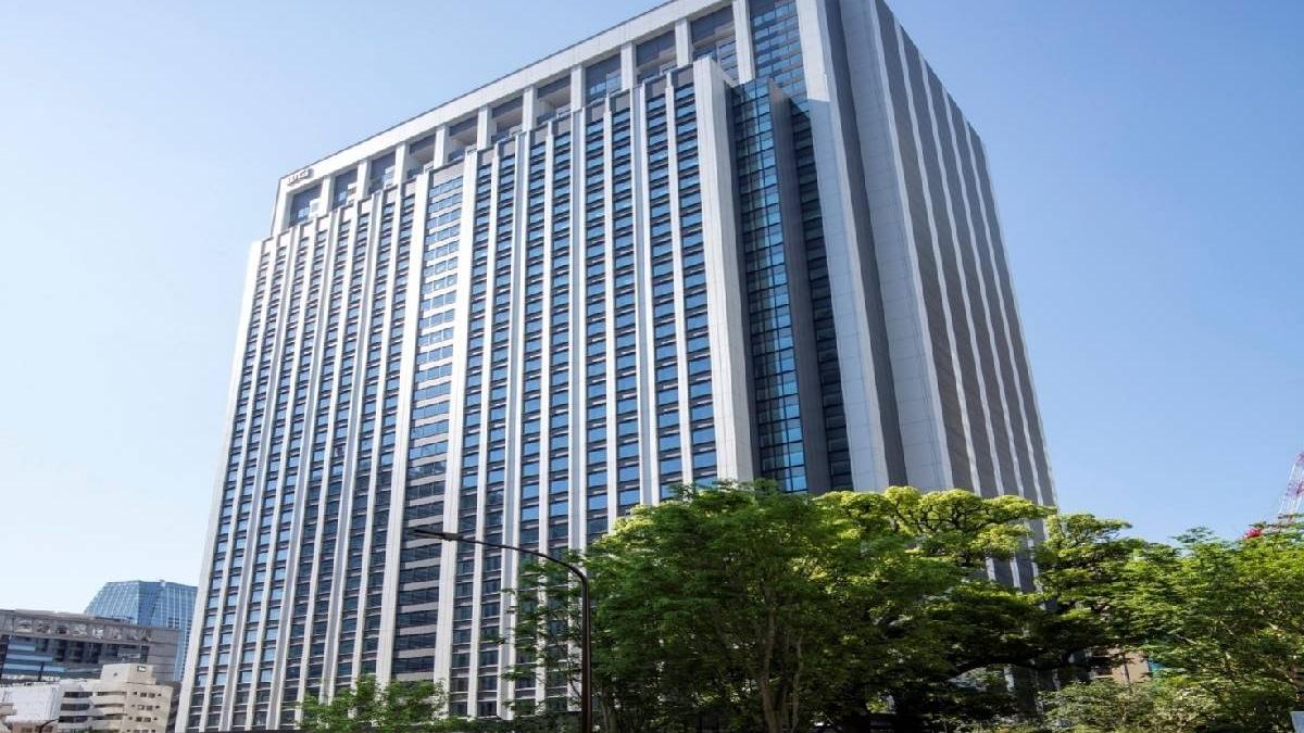 tehnologie japoneza si cercetare stiintifica pentru produse cu risc redus jt lanseaza in romania noul dispozitiv ploom aura