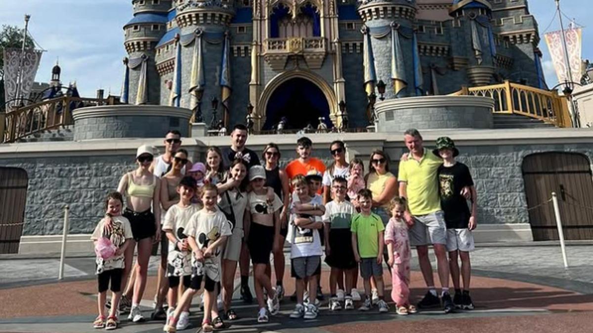 cat a platit o familie cu 22 de copii si 11 nepoti pentru un sejur la disney world si ce amenda a primit la intoarcere