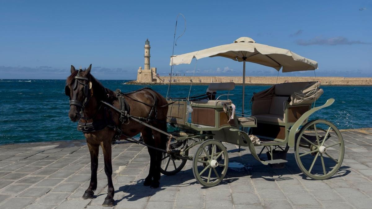 insula fara masini unde localnicii si turistii se deplaseaza doar cu trasuri si biciclete totul se face cu ajutorul cailor