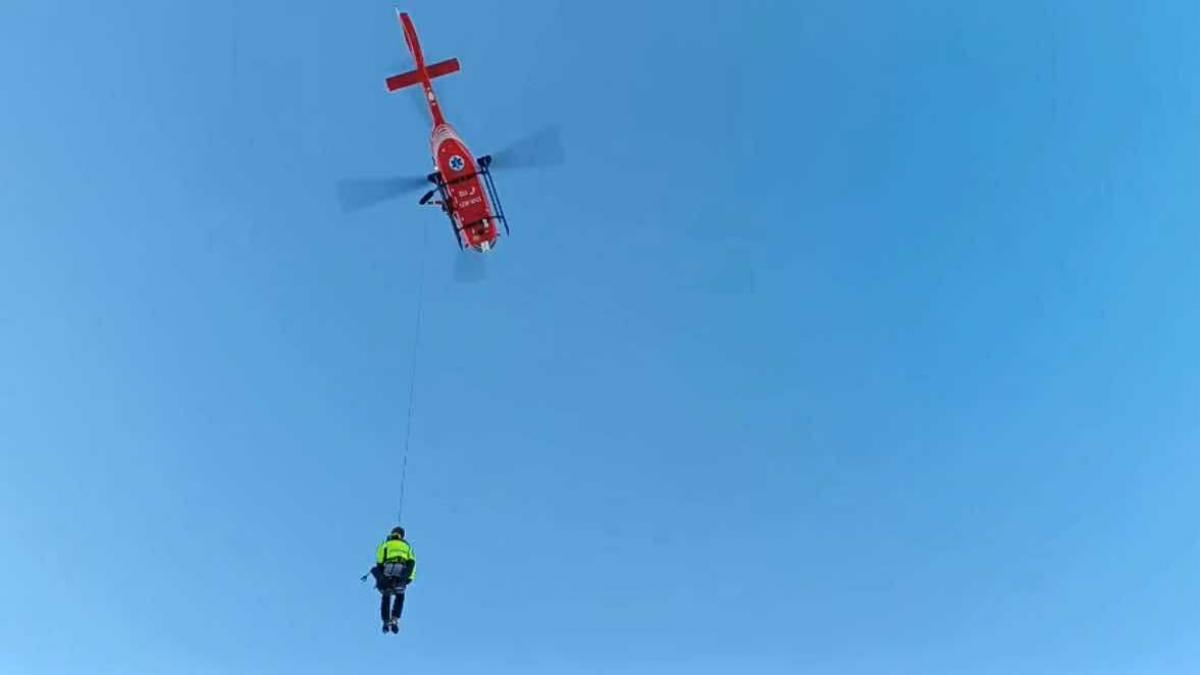 tragedie in muntii fagaras 2 oameni au murit dupa ce au alunecat pe un versant singurul supravietuitor preluat cu elicopterul smurd