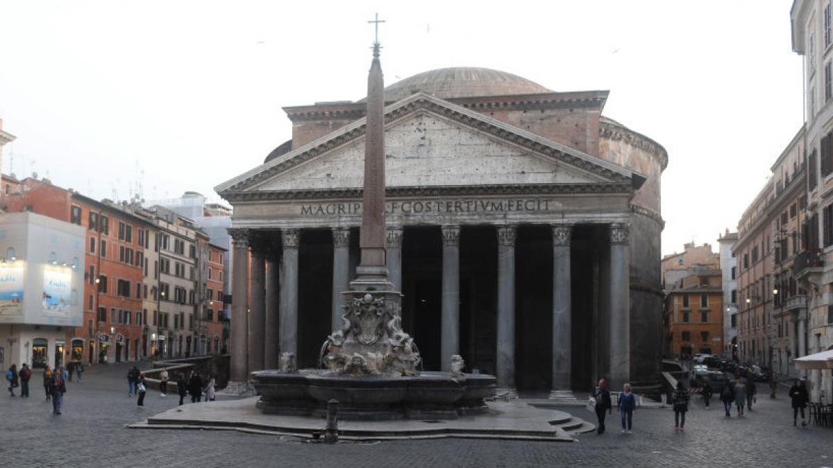 un turist a murit dupa ce a cazut de pe un zid al panteonului din roma