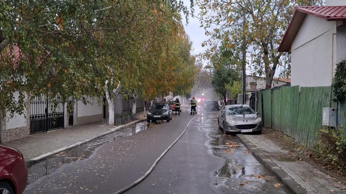 alerta in navodari dupa ce un sofer s a oprit cu masina intr o conducta de gaz zeci de persoane au fost evacuate