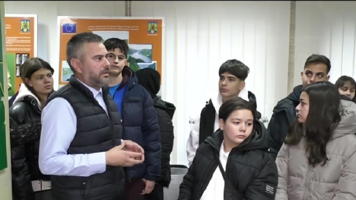 elevii olimpici din alexandria sunt rasplatiti pentru performantele lor excursie de 7 zile prin toata romania