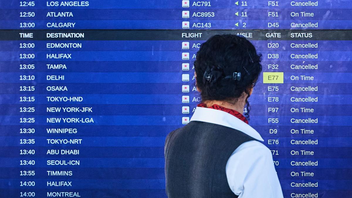 haos in sua peste 8 000 de zboruri au fost amanate sau anulate iar blocajul guvernamental continua ce aeroporturi mari sunt afectate