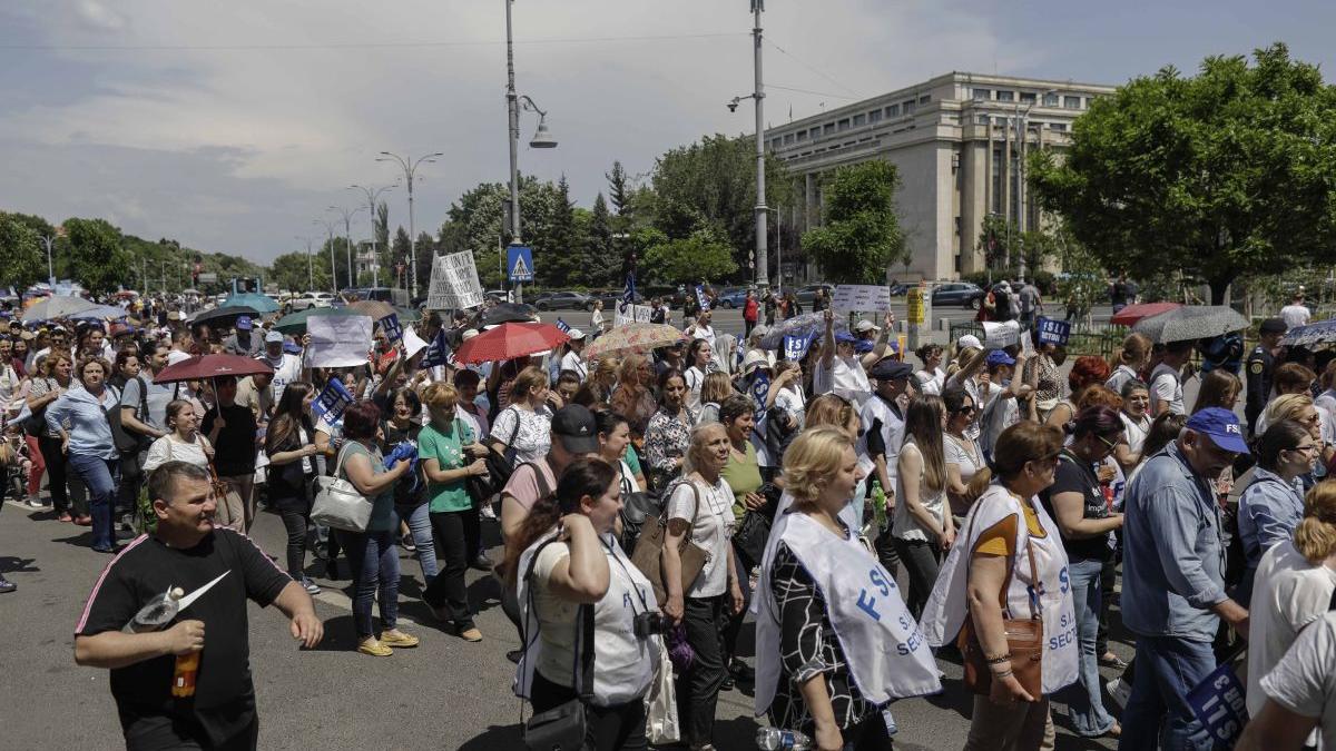sindicatele cer majorarea salariului minim si ameninta cu proteste populatia e la limita subzistentei