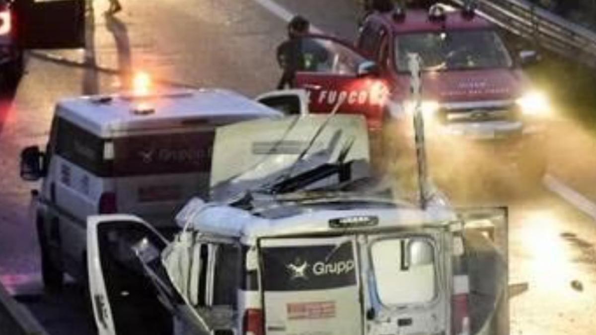 jaf ca n filme in italia hotii au aruncat cuie pe autostrada ca sa opreasca doua blindate care transportau valori