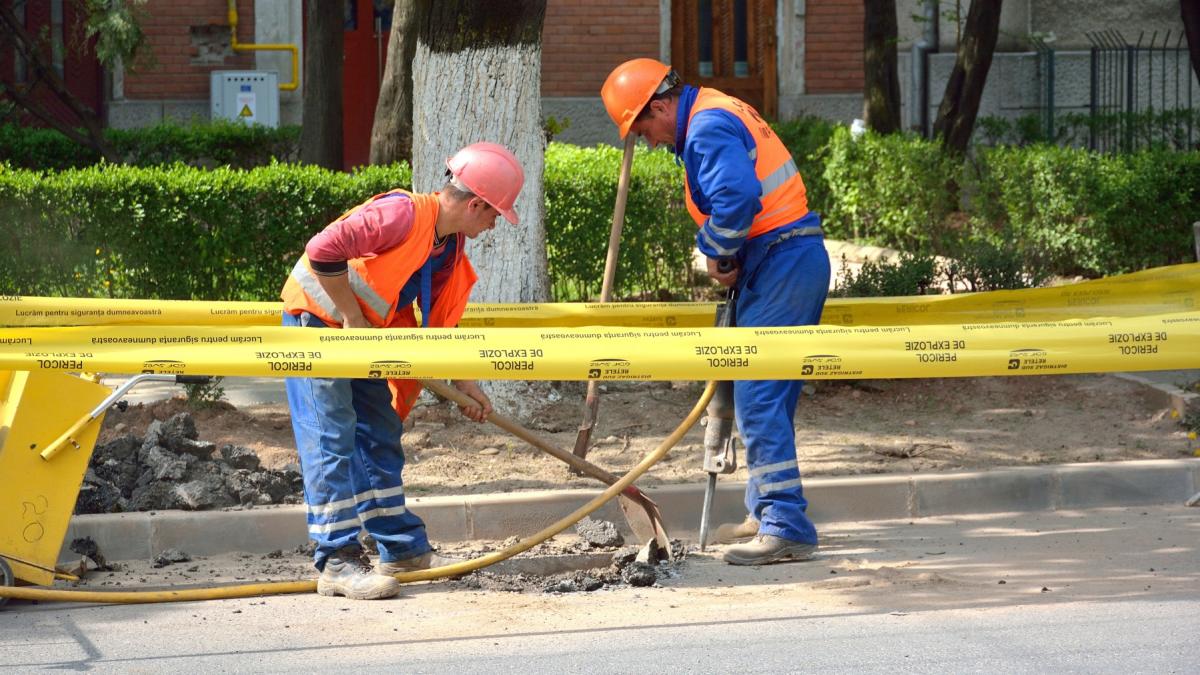 panica din nou in bucuresti din cauza mirosului de gaz zeci de persoane au fost evacuate in sectorul 2 alimentarea a fost oprita