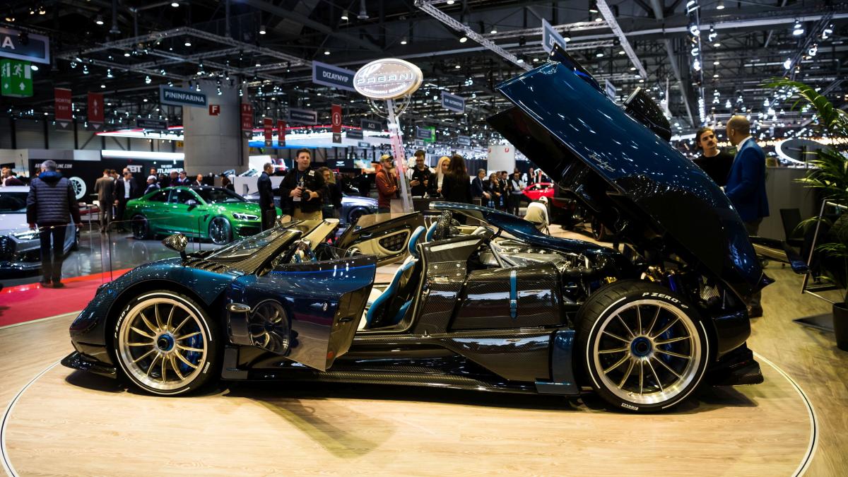 Carabinierii au confiscat, de la un dealer, un bolid de 12 milioane de euro. Ce au aflat, după verificări, i-a uimit pe toţi