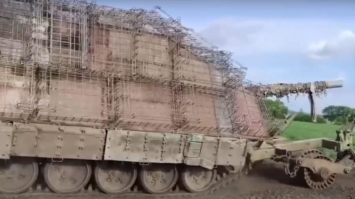 rusia ataca pozitii ucrainene cu tancuri testoasa au trecut de asaltul dronelor pe frontul din pokrovsk