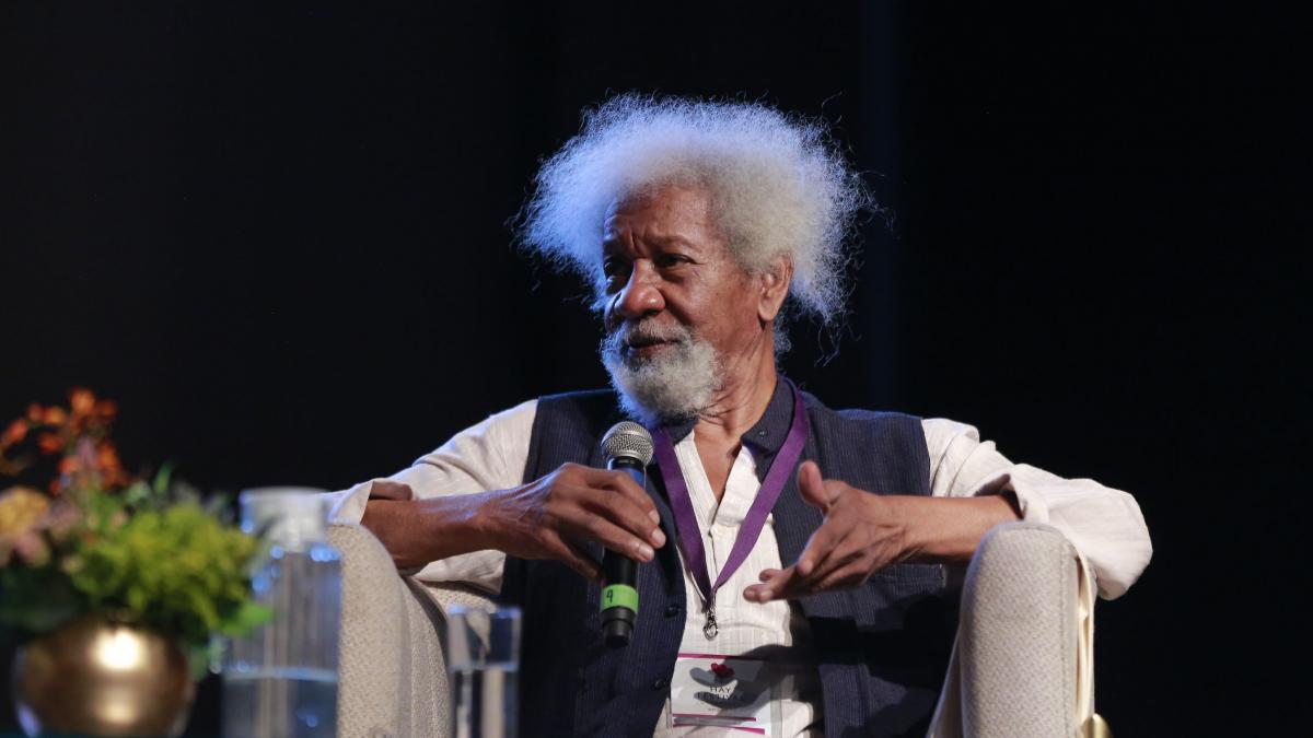 Americanii i-au revocat viza lui Wole Soyinka, laureatul cu Nobel care l-a criticat pe Trump. În 2016, şi-a rupt Cartea Verde