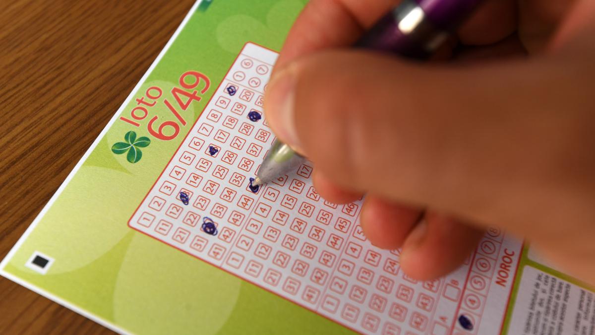Loto 6/49 de joi, 30 octombrie. Numerele extrase și premiile puse în joc